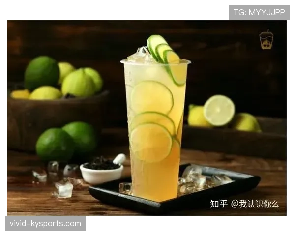 柳雅慧训练完直接啃冰块解渴,这自律狠人连喝水都卡热量? 柳雅慧训练完直接啃冰块解渴,这自律狠人连喝水都卡热量?