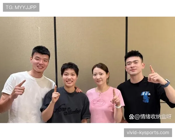 郑思维训练像机器人，出门像模特，随手一块表就把我房租比下去